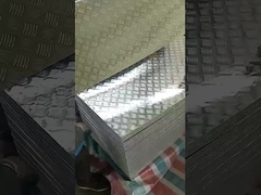 एएसटीएम 5056 सीढ़ियों के लिए उभरा सतह एल्यूमीनियम चेकर प्लेट 500 मिमी चौड़ाई